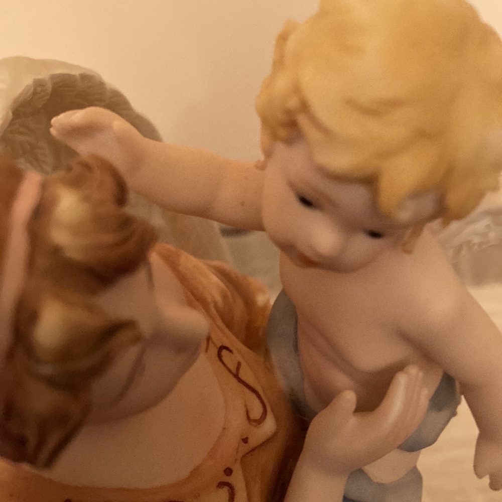 Porcelain Angel holding baby Cherub Hand Painted - Picture 6 of 8
